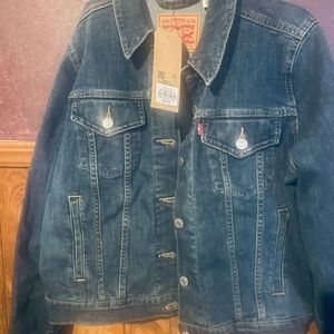 Levi’s Denim Jacket size Large NWT